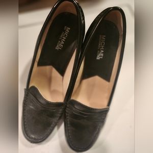 Woman's black 3-inch shoe. Michael Kors